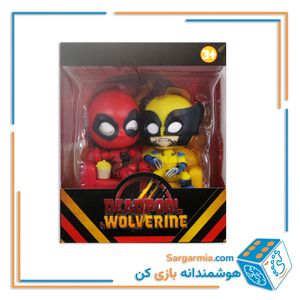 فیگور ددپول و ولورین روی مبل